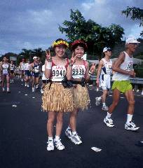 Zwei von fast zwanzigtausend Japaner(inne)n - verngt im Hula Rock